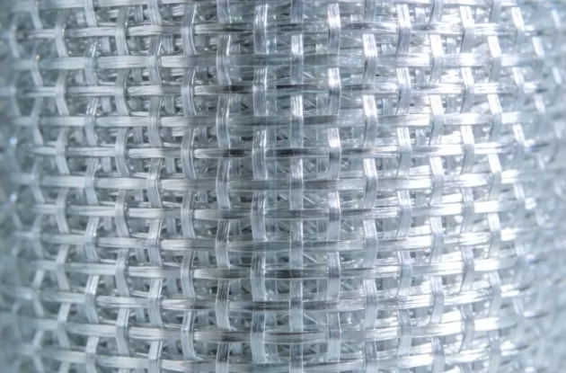 Hvornår skal man bruge fiberglas-syet måtte i stedet for hakket tråd-måtte